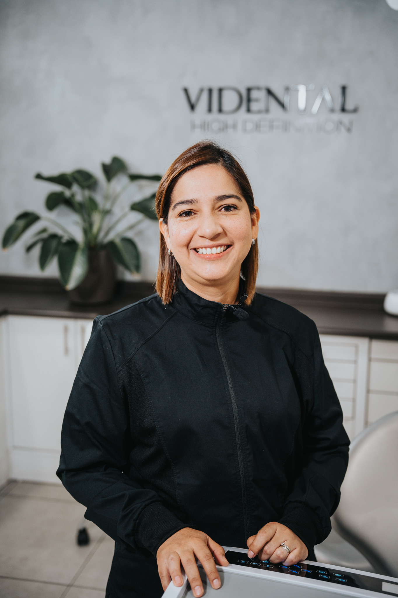 Dra. Gabriela Flores 